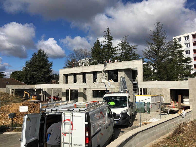 Menuisier et rénovation pour fenêtres et menuiseries en PVC, bois, aluminium et isolation thermique Lyon, Tarare, Feurs, Panissières