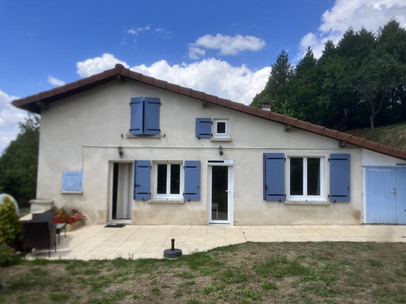maison volets bois