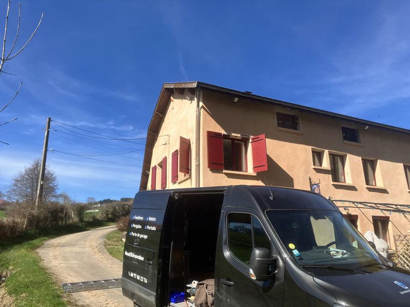 maison volets bois