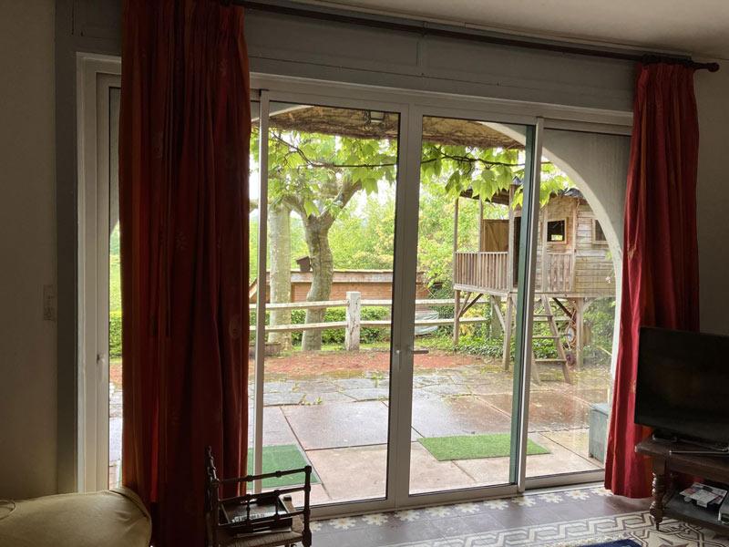 Fenêtre sur mesure installée sur une maison à Panissières